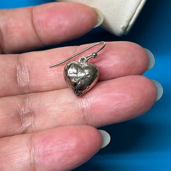 🖤NEW💕Puffy heart earrings - Picture 5 of 9